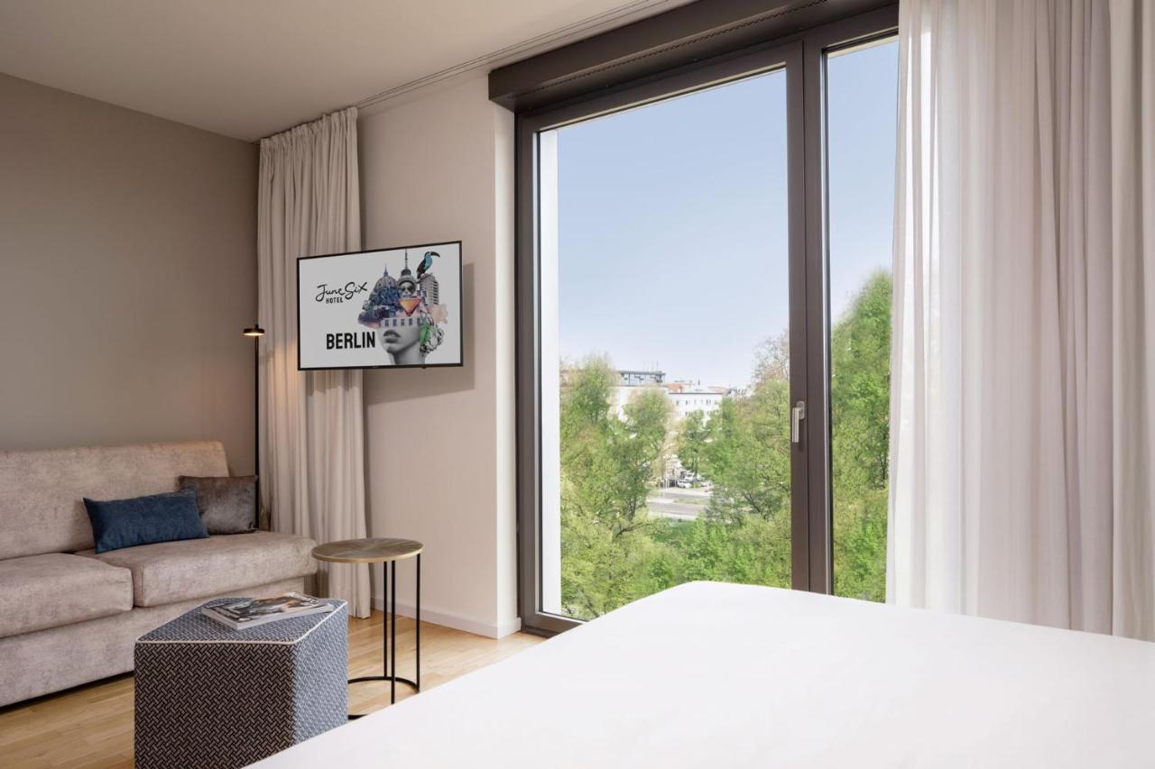 June Six West Hotel 3*